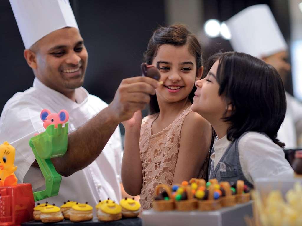 Moevenpick Hotel Jumeirah Village Triangle Dubai Restaurant foto